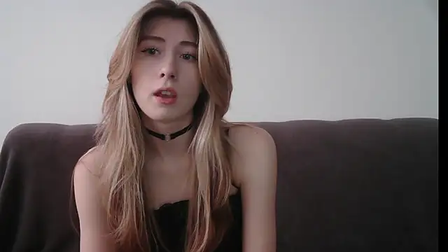 ErikaShyy online show from February 3, 7:18 am