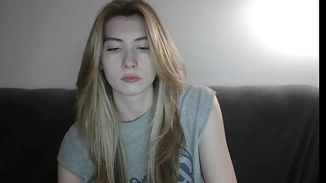 ErikaShyy online show from February 5, 3:20 pm