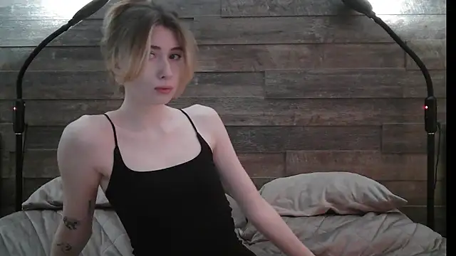 ErikaShyy online show from February 19, 10:45 am