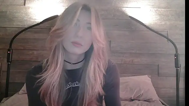 ErikaShyy online show from March 10, 7:32 am