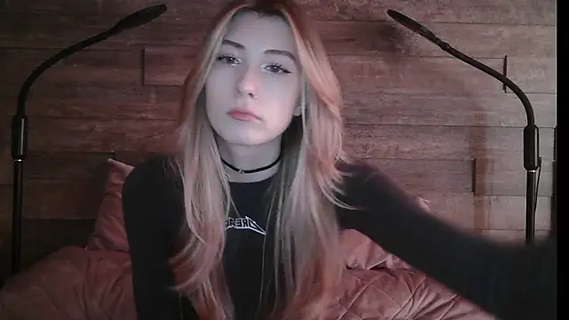 ErikaShyy online show from March 10, 11:10 am