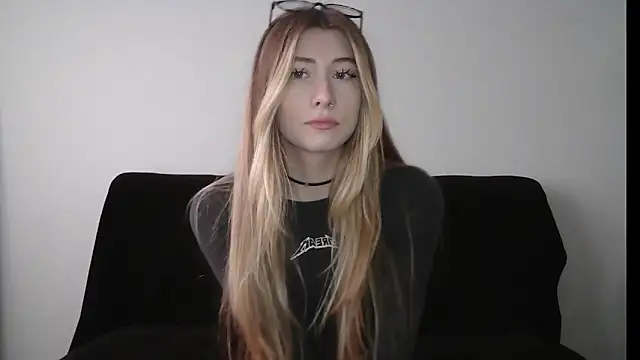 ErikaShyy online show from October 2, 11:28 am