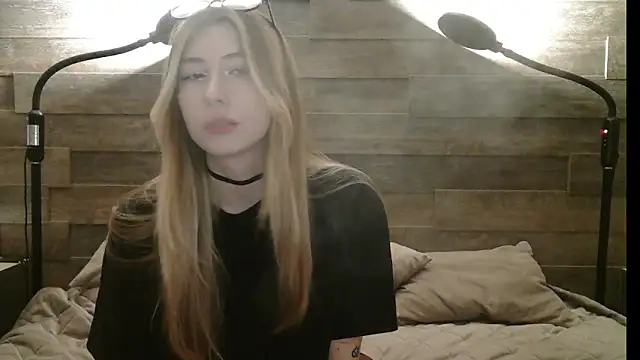 ErikaShyy online show from December 1, 11:15 am