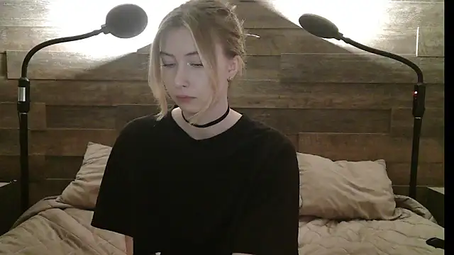 ErikaShyy online show from December 2, 10:42 am