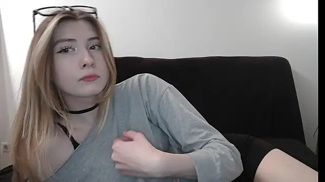 ErikaShyy online show from March 10, 12:21 pm