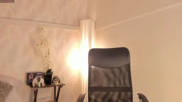 CyntiaAdams online show from February 12, 6:09 pm