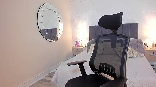 CyntiaAdams online show from September 13, 5:57 pm