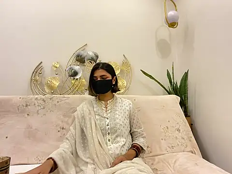 Snapshot of MaYaa__11 chatting on February 14, 12:14 pm MaYaa 11 online show from February 14, 12:14 pm