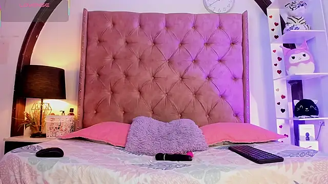 Snapshot of LadyAvalon chatting on February 25, 7:47 pm LadyAvalon online show from February 25, 7:47 pm