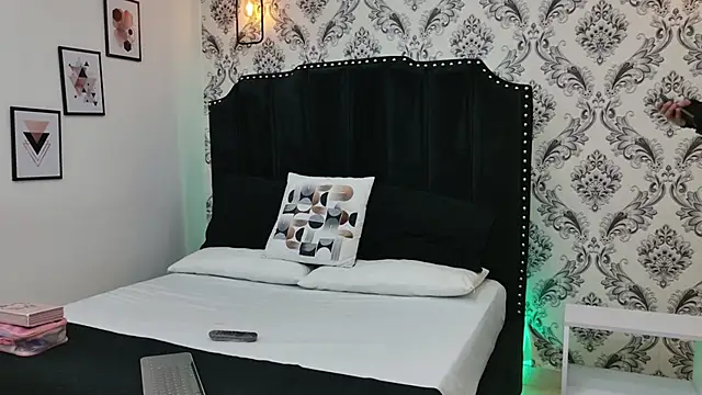 SaaraBrown online show from October 7, 12:13 pm