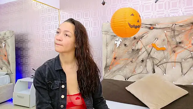 SaaraBrown online show from October 23, 12:15 pm