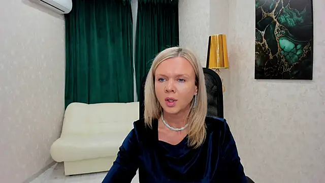 AgathaKlouin online show from February 18, 7:30 pm