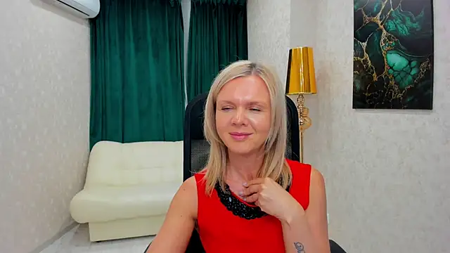 AgathaKlouin online show from February 19, 1:40 am