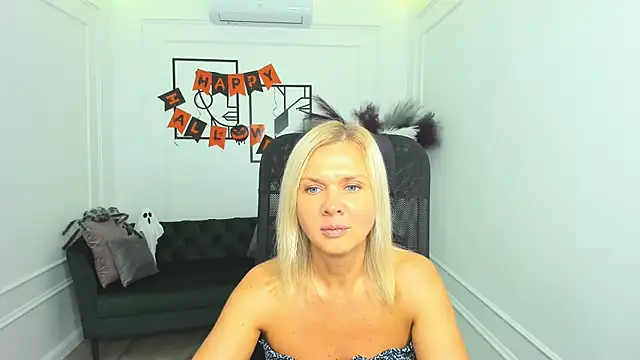 AgathaKlouin online show from October 30, 7:58 pm