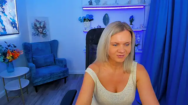 AgathaKlouin online show from November 8, 7:45 pm