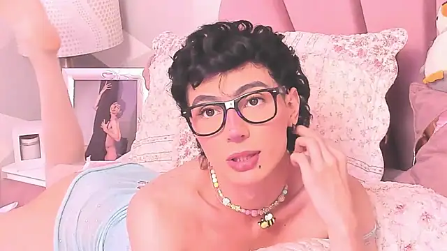 KylieMonnett online show from May 13, 9:33 pm