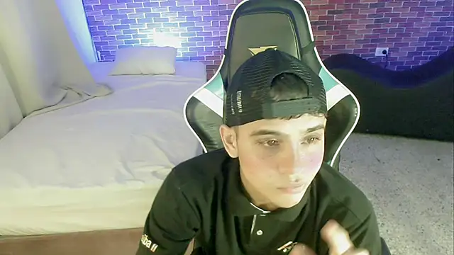 zacariasss  online show from September 27, 3:55 am