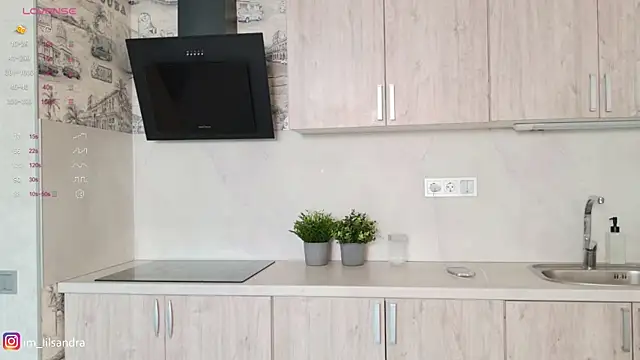 LIl Sandra online show from April 10, 9:03 am