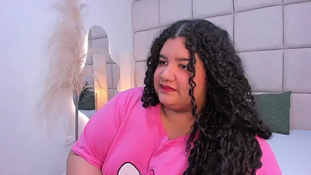 Miley Collins online show from December 5, 8:05 pm