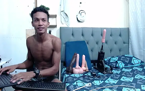Snapshot of Ryan_Vergon chatting on March 14, 2:53 am Ryan Vergon online show from March 14, 2:53 am