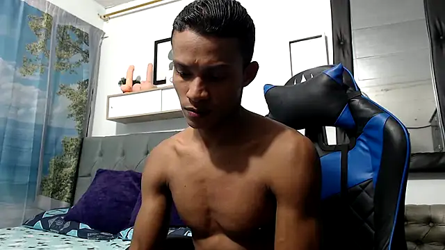 Snapshot of Ryan_Vergon chatting on October 18, 4:04 am Ryan Vergon online show from October 18, 4:04 am