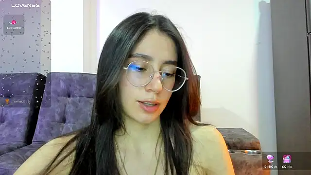 Snapshot of emmadiaz1 chatting on December 13, 3:49 am emmadiaz1 online show from December 13, 3:49 am