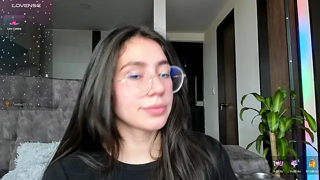 Snapshot of emmadiaz1 chatting on December 18, 5:42 pm emmadiaz1 online show from December 18, 5:42 pm