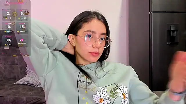 Snapshot of emmadiaz1 chatting on December 23, 2:13 am emmadiaz1 online show from December 23, 2:13 am