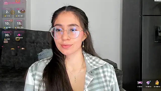 Snapshot of emmadiaz1 chatting on December 31, 3:12 am emmadiaz1 online show from December 31, 3:12 am