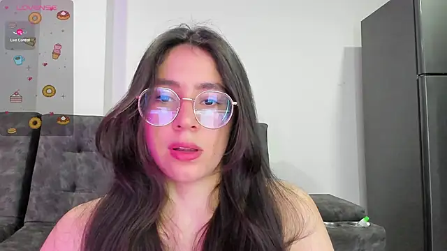 Snapshot of emmadiaz1 chatting on January 21, 2:22 am emmadiaz1 online show from January 21, 2:22 am