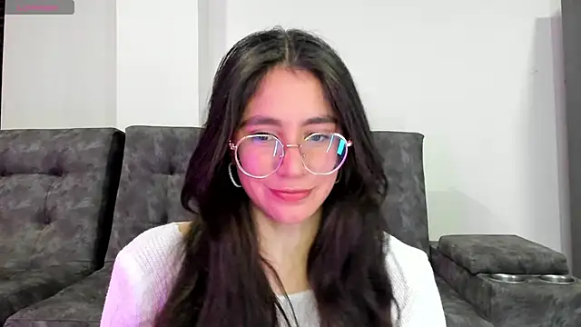 Snapshot of emmadiaz1 chatting on January 29, 1:58 am emmadiaz1 online show from January 29, 1:58 am