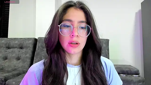 Snapshot of emmadiaz1 chatting on January 31, 2:04 am emmadiaz1 online show from January 31, 2:04 am