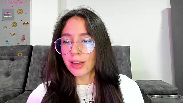 Snapshot of emmadiaz1 chatting on March 22, 6:00 am emmadiaz1 online show from March 22, 6:00 am