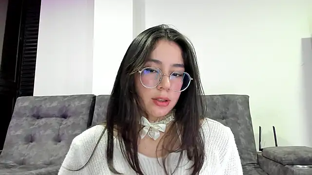 Snapshot of emmadiaz1 chatting on September 13, 2:33 am emmadiaz1 online show from September 13, 2:33 am