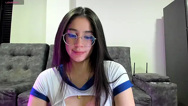 Snapshot of emmadiaz1 chatting on October 4, 5:27 am emmadiaz1 online show from October 4, 5:27 am