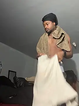 Snapshot of SluttyLyfe4L chatting on December 17, 9:48 am SluttyLyfe4L online show from December 17, 9:48 am