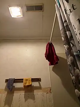 Snapshot of SluttyLyfe4L chatting on January 8, 9:44 am SluttyLyfe4L online show from January 8, 9:44 am