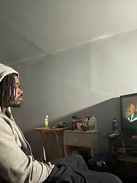 Snapshot of SluttyLyfe4L chatting on February 5, 10:36 pm SluttyLyfe4L online show from February 5, 10:36 pm