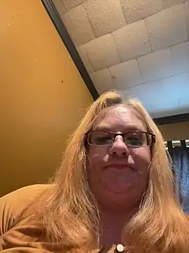Snapshot of CherishWilliams chatting on April 18, 10:21 pm CherishWilliams online show from April 18, 10:21 pm