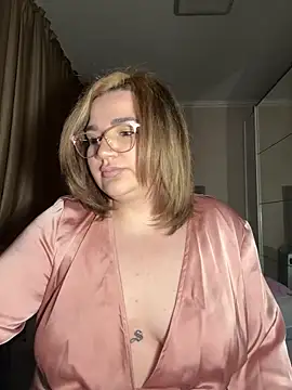 Leya  Droit online show from February 15, 8:22 pm