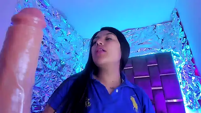 SarahStones online show from December 1, 9:58 am