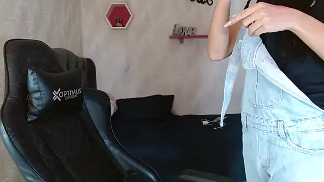 andy bell x online show from September 24, 5:11 am