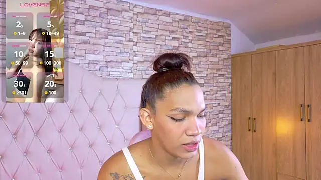 Sara-Smith- online show from April 16, 12:28 pm