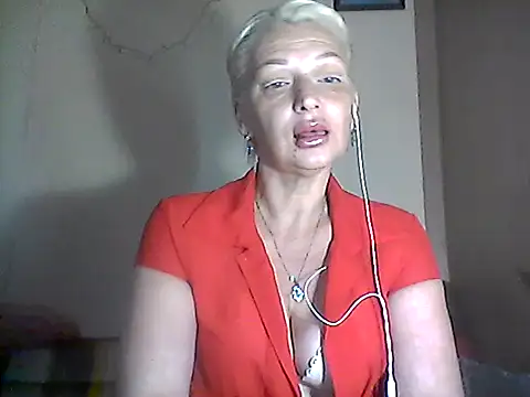 Snapshot of MaryJane441 chatting on July 8, 8:35 pm MaryJane441 online show from July 8, 8:35 pm
