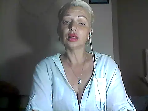 Snapshot of MaryJane441 chatting on July 9, 8:13 pm MaryJane441 online show from July 9, 8:13 pm