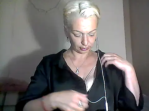 Snapshot of MaryJane441 chatting on July 13, 8:11 pm MaryJane441 online show from July 13, 8:11 pm