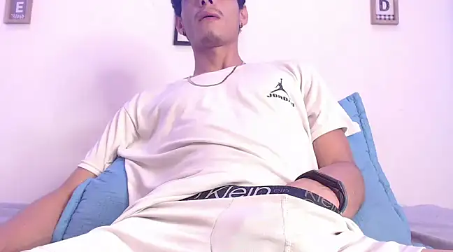 harrytomson 1 online show from February 23, 8:28 am