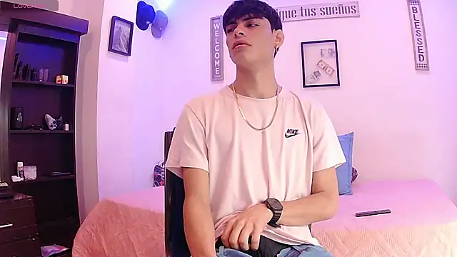 harrytomson 1 online show from September 14, 8:24 am