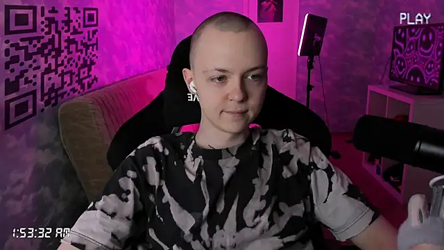 Snapshot of charonbaby1 chatting on December 4, 10:51 pm charonbaby1 online show from December 4, 10:51 pm