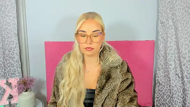 KristyHoney online show from October 9, 2:15 pm